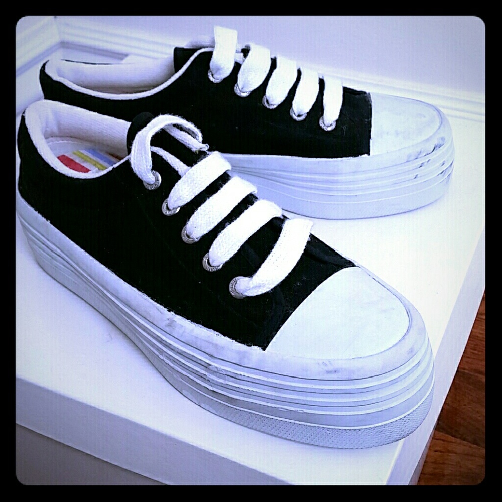 Espirit black and white canvas platform sneaker.
